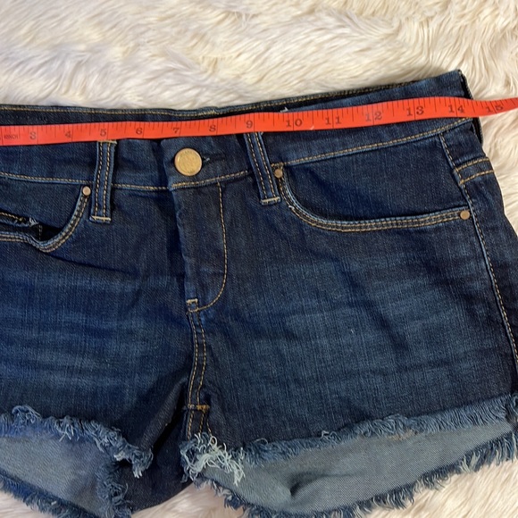 Blank NYC Little Queenie Denim Shorts with Frayed Hem, size 26 - Picture 5 of 7